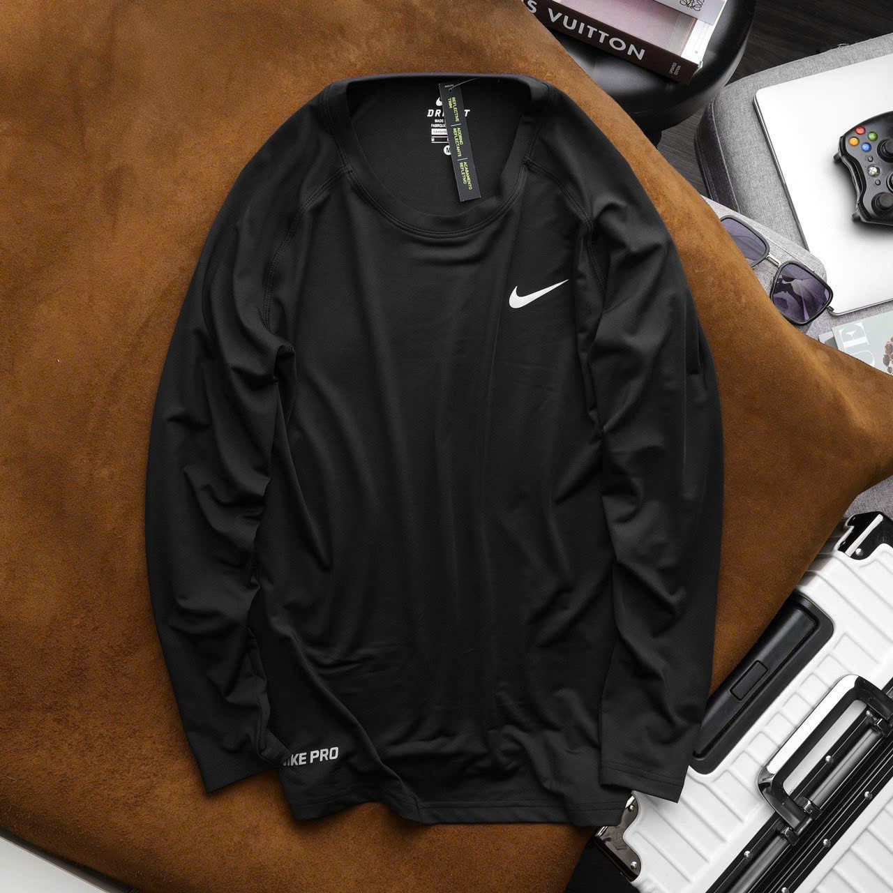 Nike Reflective Trim Long Sleeved Men Tshirt